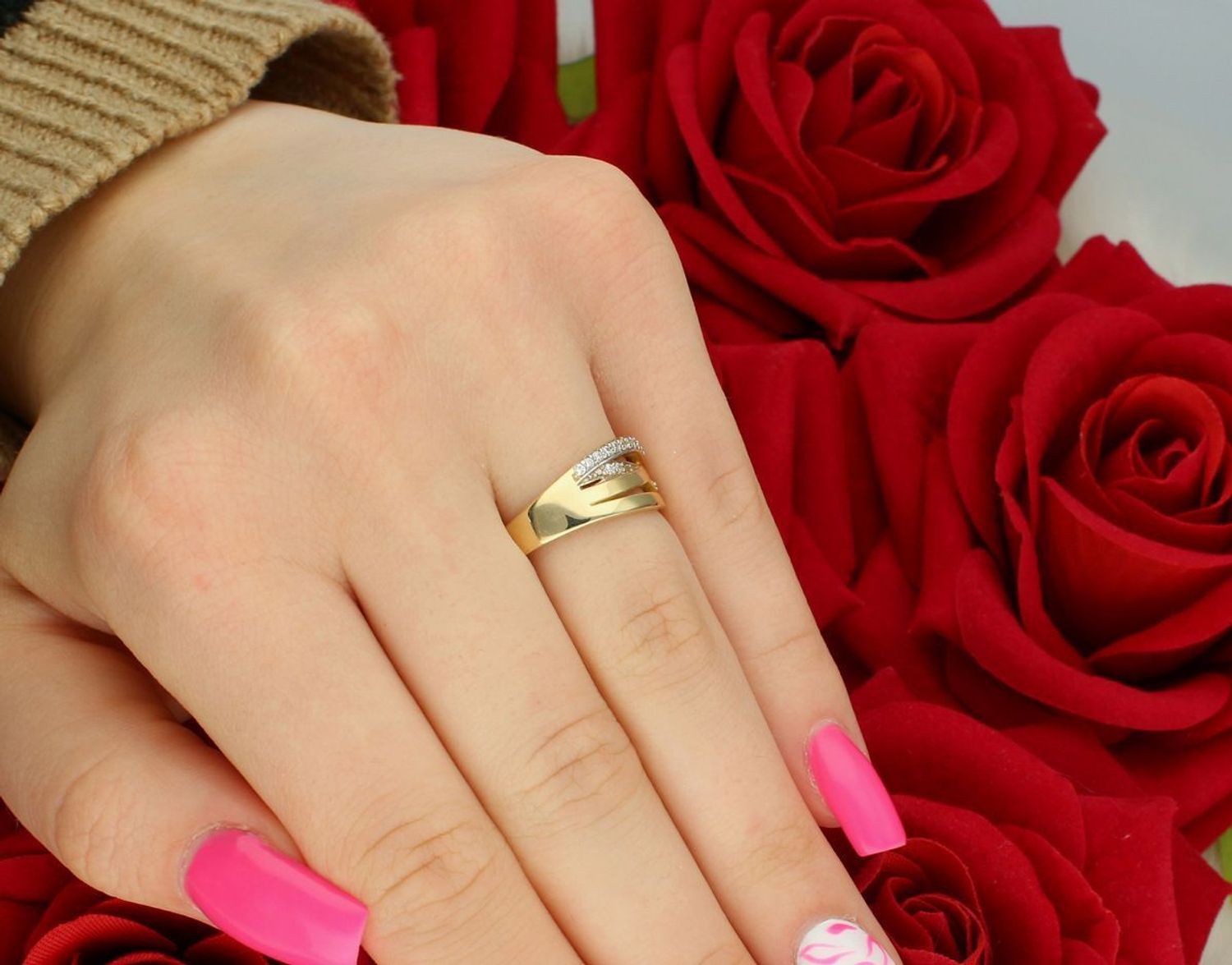 Złoty pierścionek damski pleciony z cyrkoniami PI 1506  Próba 585  4,48 g  Rozmiar 15.jpg